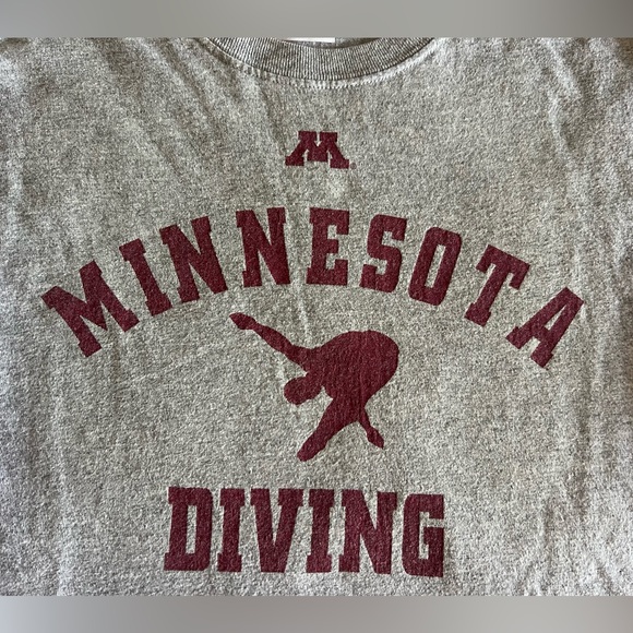 Minnesota Gophers Diving Tshirt - Picture 3 of 5